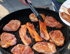 Bild: Fleisch auf Grill
