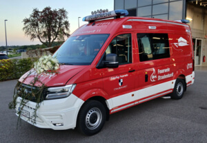 Der neue Einsatzleitwagen, festlich geschmückt